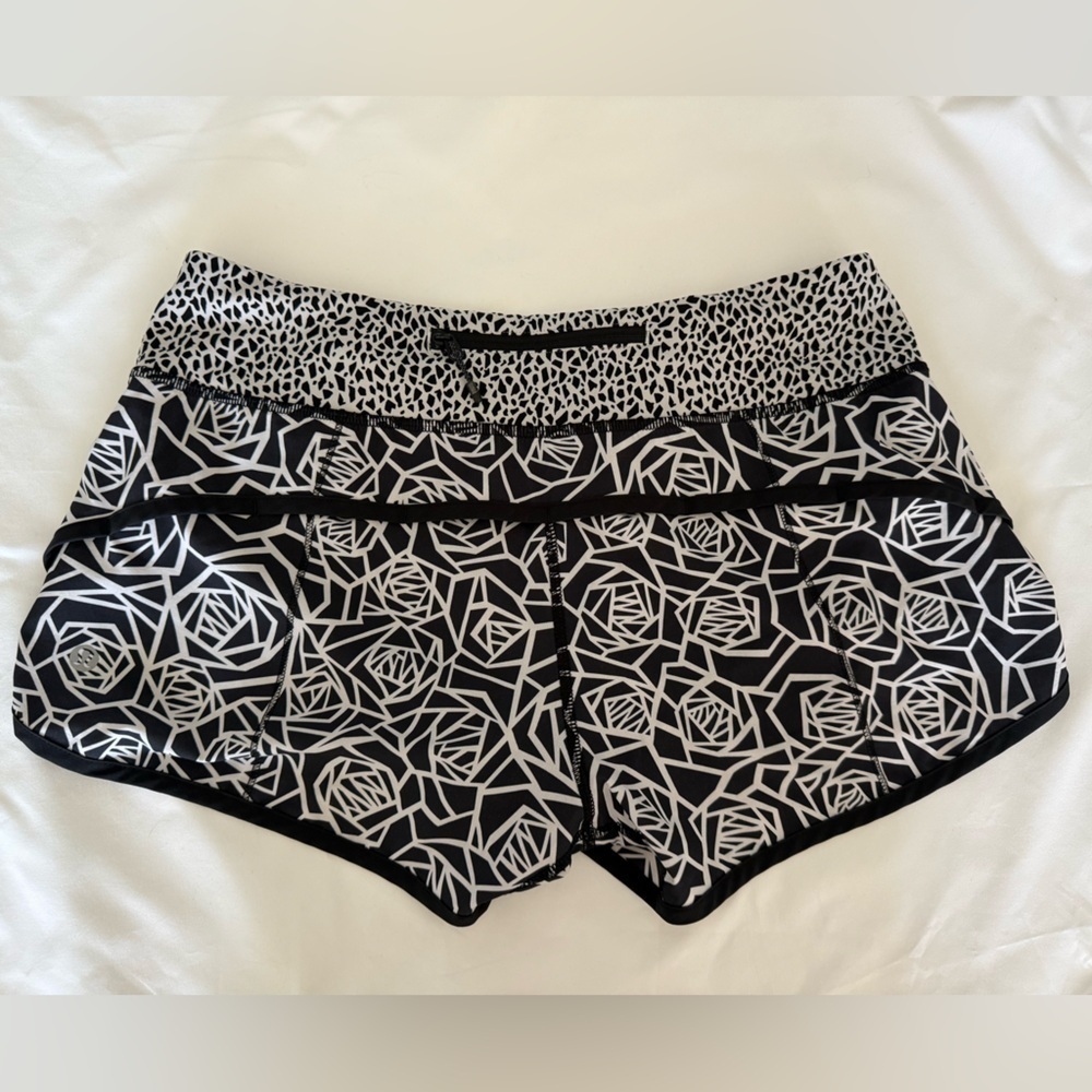 Lululemon Run: Speed Short‎ *2-way Stretch Pretty Palm Black Angel Wing / Black